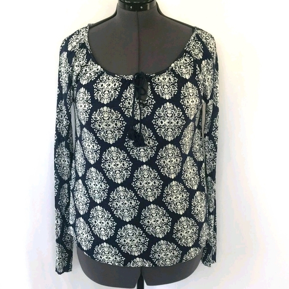 *4/$20* Aeropostale Black White Pattern Blouse/Top - Picture 1 of 8